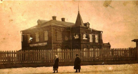 На фото: Рождественская школа, 1917 г.